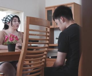 Hiếp nữ giúp việc vú to
